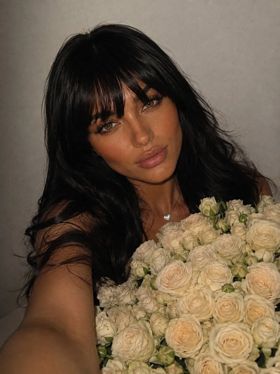 Face and flower — Girly AI image prompt