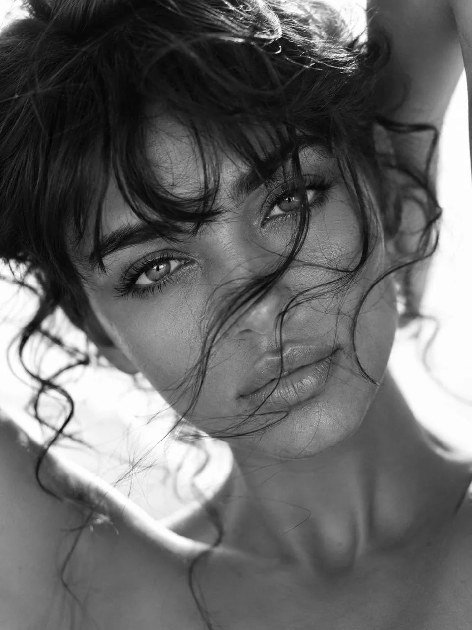 Black and white close-up — Girly AI image prompt