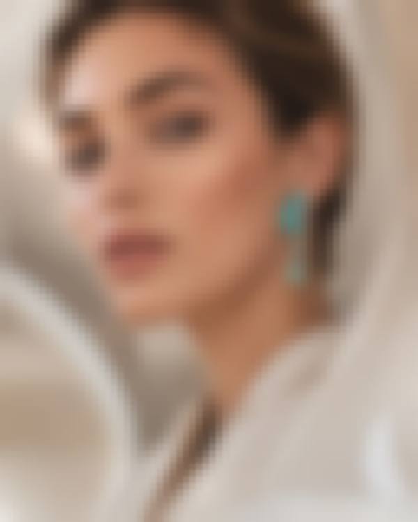 گوشواره — Products AI image prompt